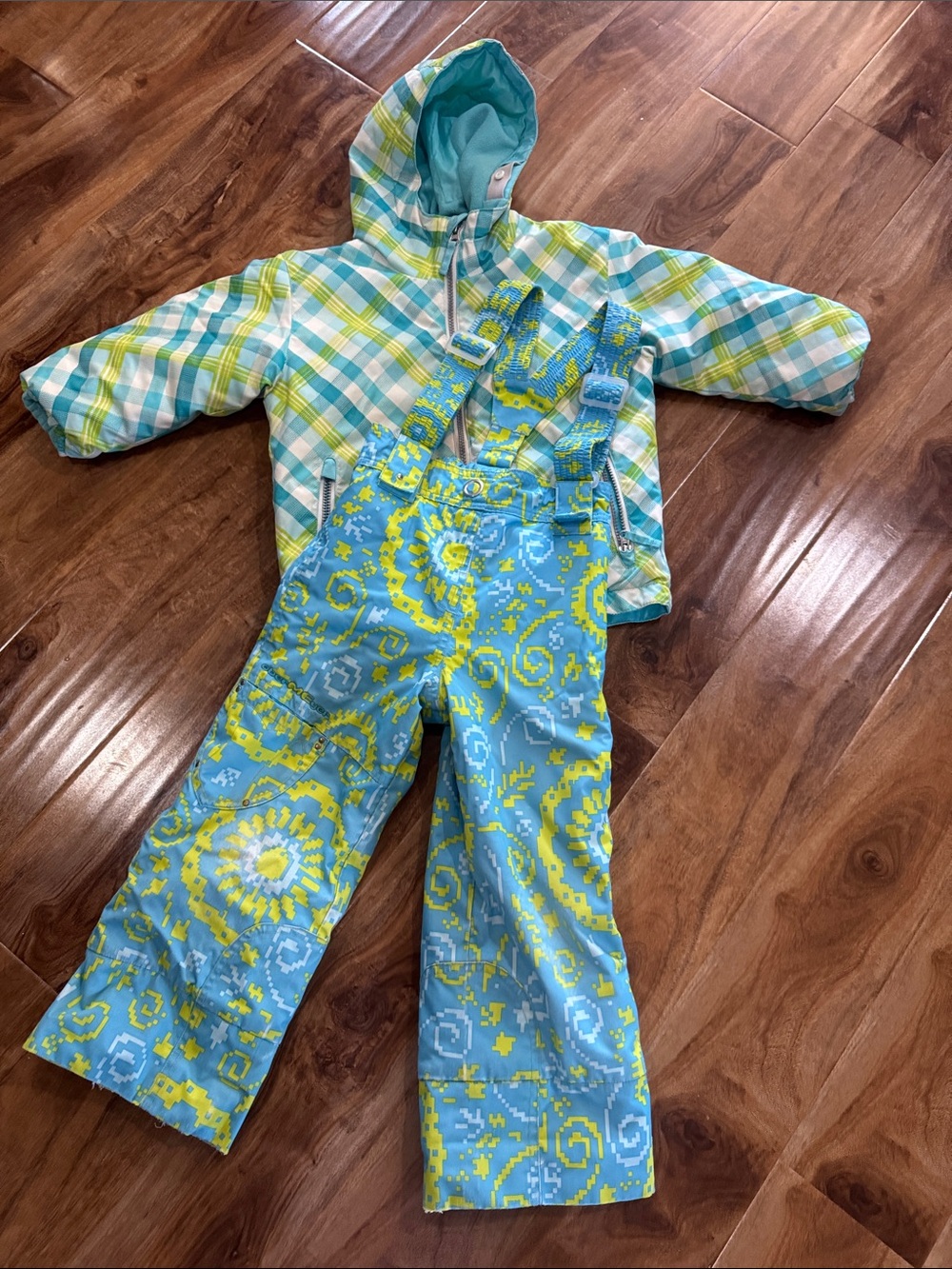 Obermeyer snow bibs and jacket size 4